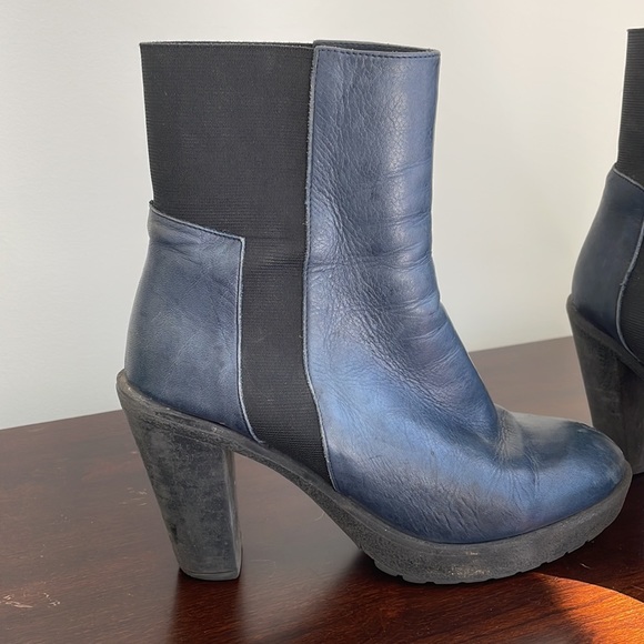 ROBEDER navy Chelsea booties with rubber soles US9/39 - Picture 4 of 9